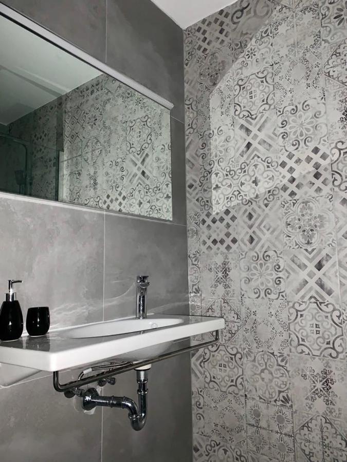Deluxe Suites Mandic Omiš Esterno foto