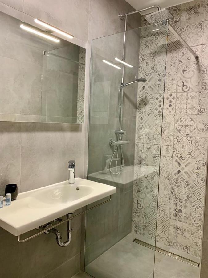 Deluxe Suites Mandic Omiš Esterno foto