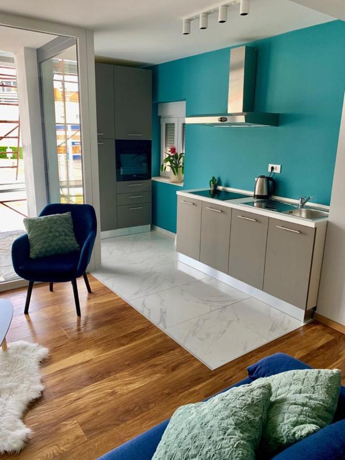 Deluxe Suites Mandic Omiš Esterno foto