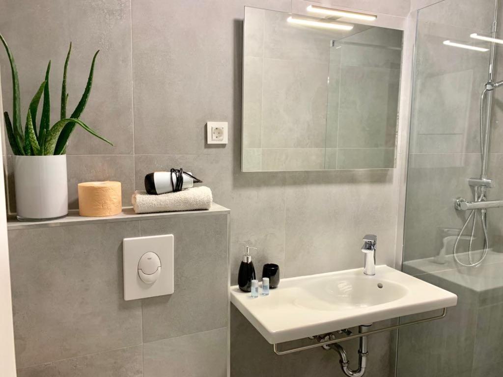 Deluxe Suites Mandic Omiš Esterno foto