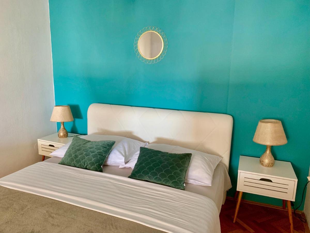 Deluxe Suites Mandic Omiš Esterno foto