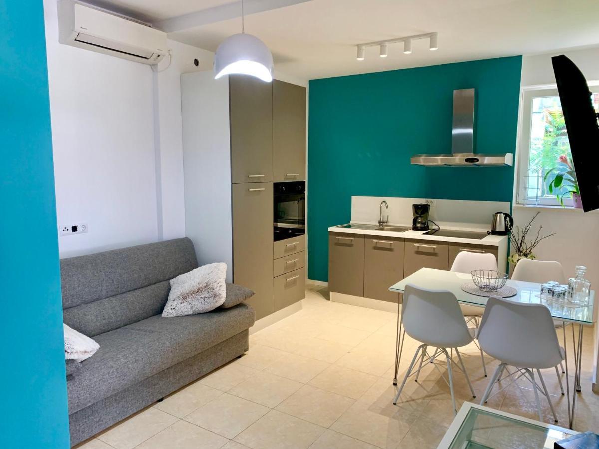 Deluxe Suites Mandic Omiš Esterno foto