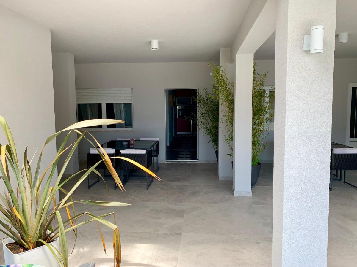 Deluxe Suites Mandic Omiš Esterno foto