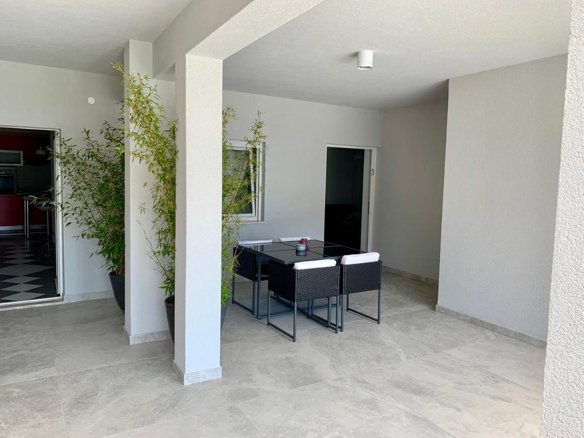 Deluxe Suites Mandic Omiš Esterno foto