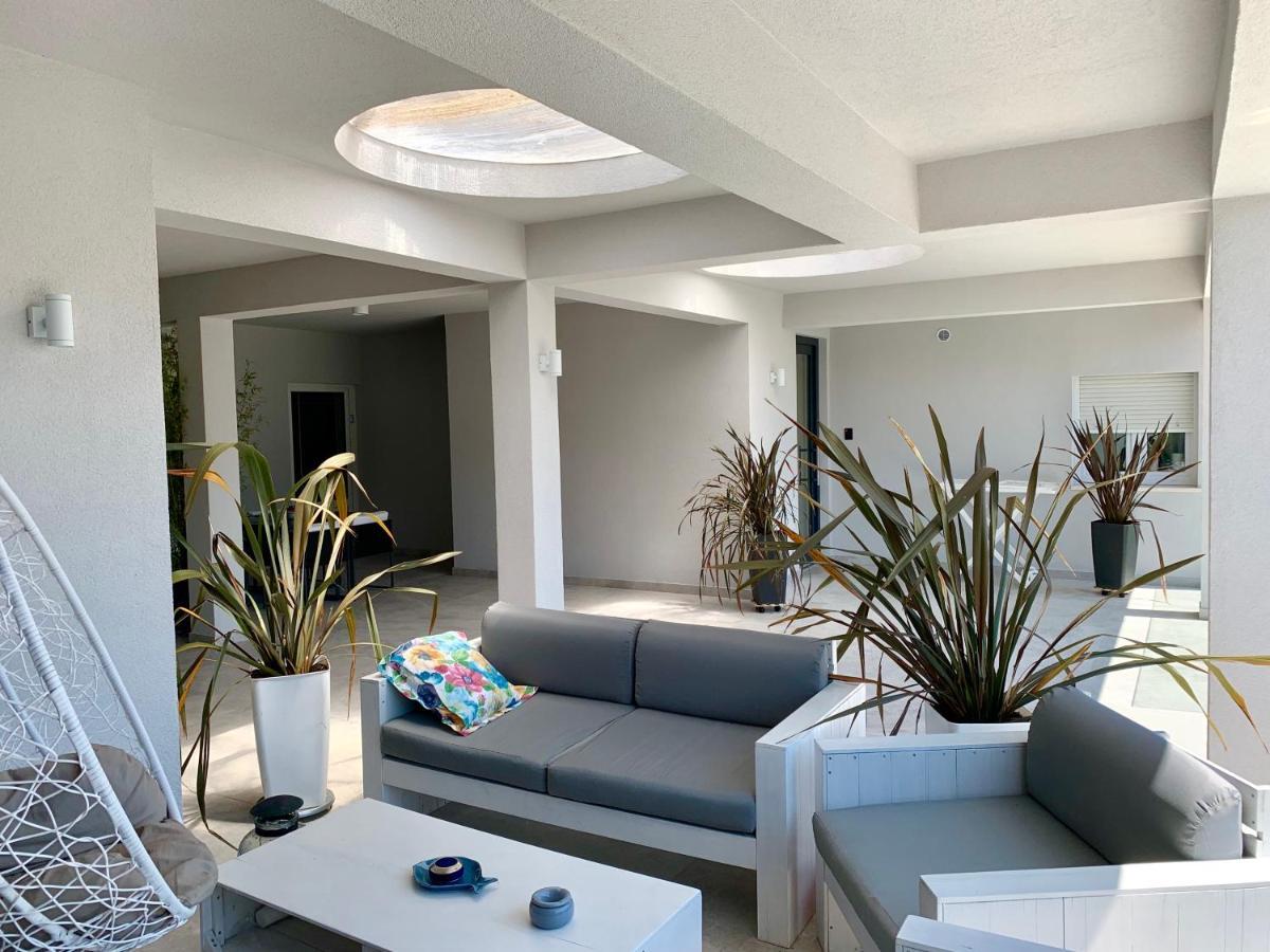 Deluxe Suites Mandic Omiš Esterno foto