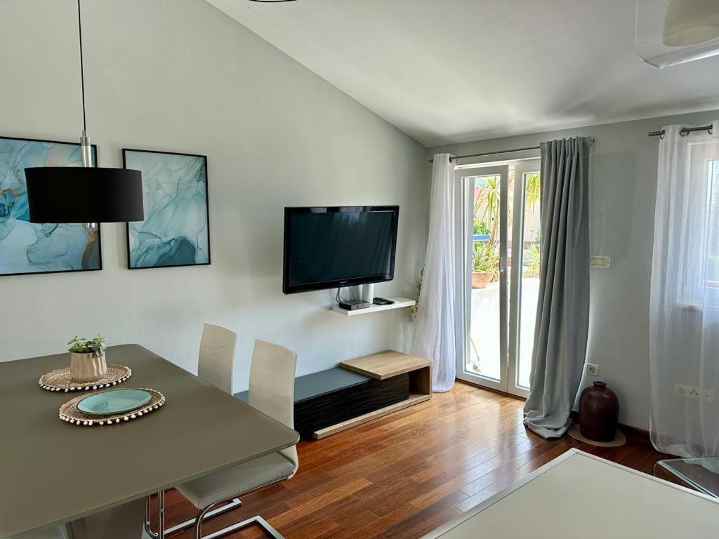 Deluxe Suites Mandic Omiš Esterno foto