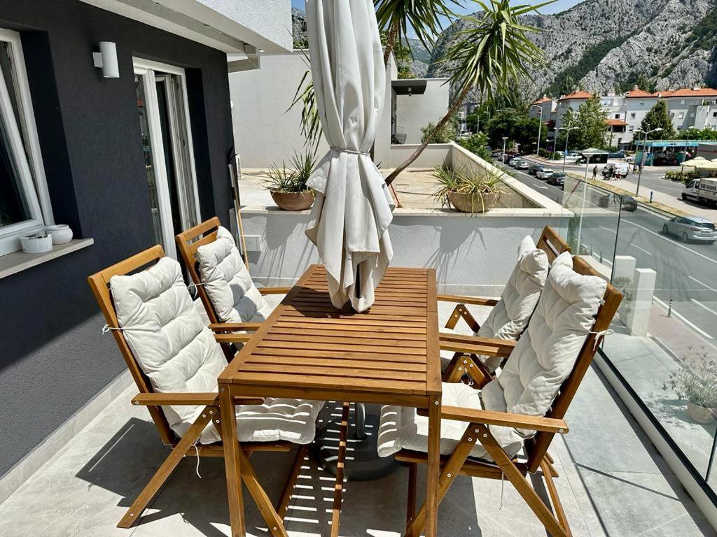 Deluxe Suites Mandic Omiš Esterno foto